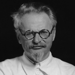 Trotsky-f_medium